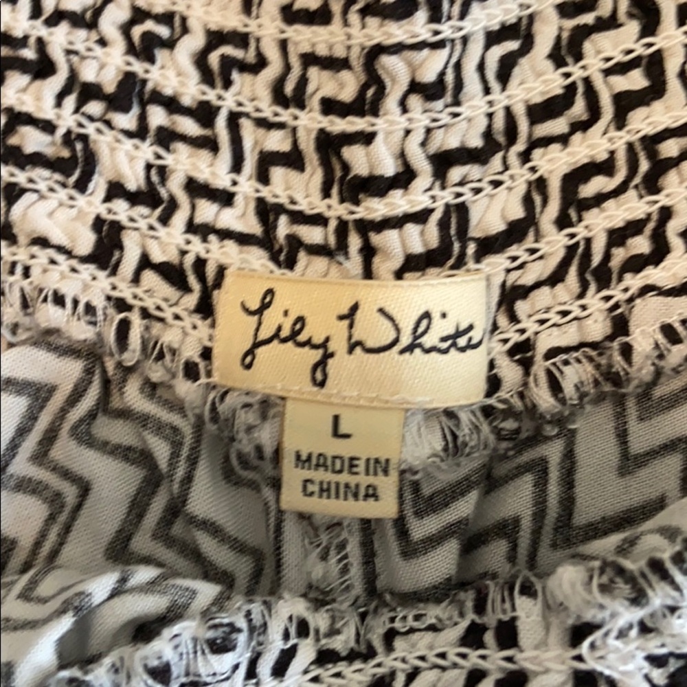 Patterned shorts. - Picture 2 of 4